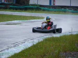 Nikolas inicia seus treinos no kartismo profissional